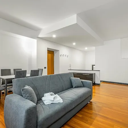 Casa Malva! Roomy & Colourful Flat